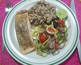 Foto del paso 3 de la receta: Salmón con fideos de calabacita al horno con sabor mediterráneo