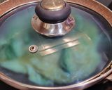 Foto del paso 3 de la receta: Tortilla abierta de aguacate y pasas de corinto