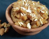 A picture of step 3 of Besan Horlicks halwa.
