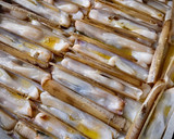 Foto del paso 2 de la receta: Navajas en aceite de ajo y perejil