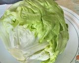 汆燙卷心生菜(結球萵苣)的食譜步驟1照片