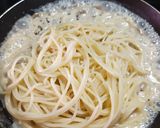 Foto langkah ke 4 dari resep Spaghetti Alfredo.