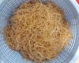 Foto langkah ke 1 dari resep Bihun Goreng Tahu Sosis.