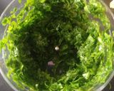 A picture of step 1 of Spinch tomato chila.