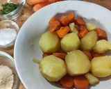 Foto del passaggio 2 della ricetta Crocchette di patate e carote con crema di fagioli