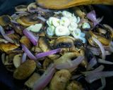 Foto del paso 4 de la receta: FILLOAS Rellenas de Champignones🍄🍄y Mozzarella al🧄Ajillo...!