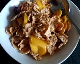 A picture of step 2 of My Bran flakes with Dried Fruit and fresh sliced Mango 😍.