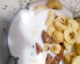 A picture of step 1 of Chicku and banana milkshake.
