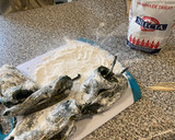 Foto del paso 1 de la receta: Chiles capeados rellenos de queso en caldillo de tomate