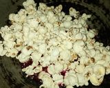 Foto langkah ke 4 dari resep Dragon Pink Caramel Popcorn.