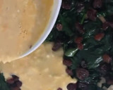 Foto del paso 15 de la receta: Quiche de espinacas y queso de cabra con uvas pasas, vegetariana