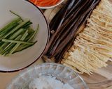 Hình bước làm 1 của món Gimbap chuẩn vị Hàn
