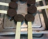 ओरेओ बिस्कुट चॉकलेट लॉलीपॉप (Oreo buiscuit chocolate lollipops recipe in hindi) रेसिपी चरण 2 फोटो