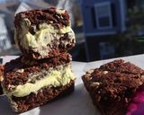 A picture of step 5 of Cashew-Pistachios Brownie ice cream Sandwich.
