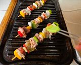 Foto del paso 4 de la receta: Brochetas mar y tierra