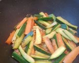 Foto del paso 2 de la receta Verduritas al wok con pavo para diabéticos