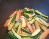 Foto del paso 2 de la receta: Verduritas al wok con pavo para diabéticos