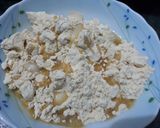 बेसन की दानेदार बर्फी(besan ki danedar barfi recipe hindi) रेसिपी चरण 1 फोटो