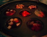 A picture of step 2 of Fruit jelly and cake dessert.