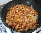 Foto del paso 9 de la receta: Bizcocho de nueces con cobertura de crema y manzana sin gluten