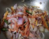 चिकन एग रोल (chicken egg roll recipe in marathi) रेसिपी स्टेप 3 फोटो