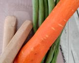 Foto langkah ke 1 dari resep Sayur Sop Sosis.