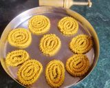 A picture of step 4 of Kurkuri Chakri.