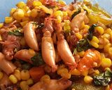 Foto langkah ke 8 dari resep Tumis cumi asin dan jagung manis.