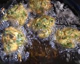 A picture of step 3 of Palak pakora.