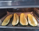 Foto del paso 1 de la receta: Calabacines rellenos con salsa semi boloñesa de pavo picado