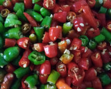 Foto langkah ke 1 dari resep Rempeyek Cabe Rawit.