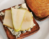 Foto del paso 3 de la receta: Sándwich de queso Roquefort, Pera y Nueces