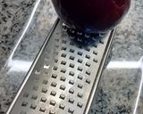 Foto del paso 2 de la receta: Ensalada de remolachas rallada con huevo