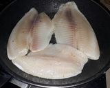 Foto del paso 1 de la receta: Filete de pescado con salsa soya, perejil y romero