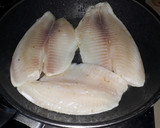 Foto del paso 1 de la receta: Filete de pescado con salsa soya, perejil y romero