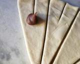 Foto del paso 5 de la receta: Medialunas fáciles y económicas!! Rellenas de dulce de leche 🥐