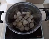 Hình bước làm 2 của món Canh Miso nghêu
