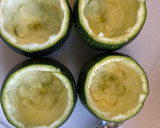Foto del paso 1 de la receta: Calabacín relleno de atún y queso de Cabra