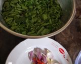 Foto langkah ke 1 dari resep Tumis daun katuk.