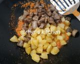 Foto langkah ke 5 dari resep Sambel Goreng Kentang Ati Ayam.