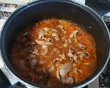 Foto del paso 2 de la receta: Garbanzos con calamares (o pota) con tomate