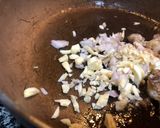 Hình bước làm 2 của món Sốt Bò Cà Chua Slow Cook