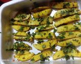 صورة لخطوة 3 من وصفة بطاطس بالبقدونس والتوابل 😋👩‍🍳