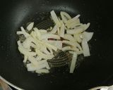 รูปขั้นตอนการทำที่ 4 ของ ข้าวผัดไข่หมูต้มเค็ม