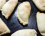 Foto del paso 6 de la receta: Empanadas de carne cortada a cuchillo y masa casera