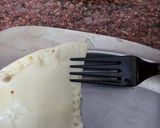 A picture of step 5 of Chicken puff paties.