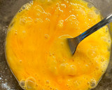 Foto del paso 4 de la receta: Tortilla de calabacín 🥚🥒