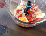 Foto del paso 2 de la receta: Huevos rellenos de atún y pimientos del piquillo