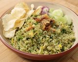 Foto langkah ke 6 dari resep Nasi Goreng Cabai Ijo Ikan Asin Devina Hermawan.