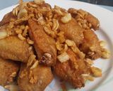 รูปขั้นตอนการทำที่ 2 ของ ปีกไก่ทอดกระเทียมพริกไทย